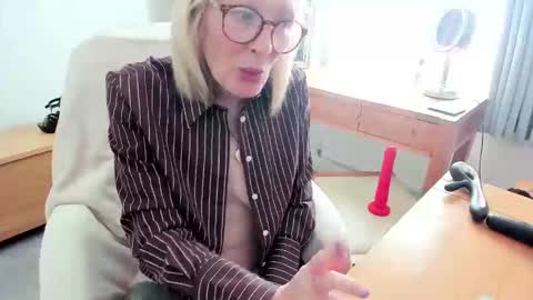 blondiebifem online show from April 16, 8:14 am