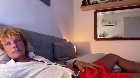 Blond and curly online show from July 13, 8:34 pm