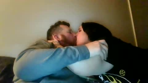 bluedemoneyes1986 online show from March 1, 4:15 am