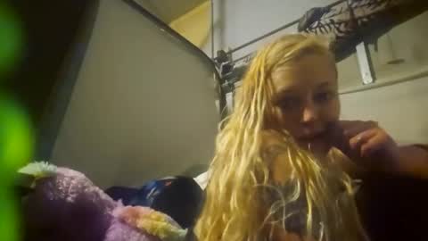 bluedream904 online show from February 10, 3:57 am