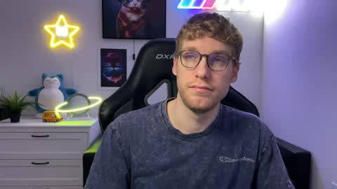 Snapshot of blueeyedtallguy chatting on December 4, 12:46 am blueeyedtallguy online show from December 4, 12:46 am