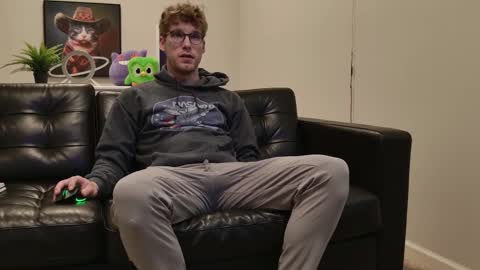 Snapshot of blueeyedtallguy chatting on October 11, 8:34 pm blueeyedtallguy online show from October 11, 8:34 pm