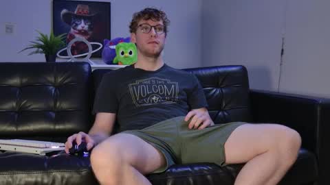 Snapshot of blueeyedtallguy chatting on October 28, 1:06 am blueeyedtallguy online show from October 28, 1:06 am