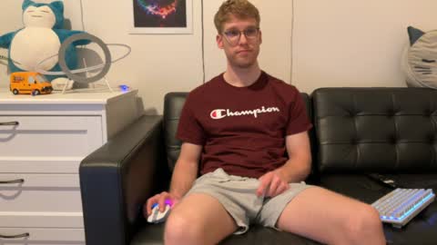 Snapshot of blueeyedtallguy chatting on January 8, 1:42 am blueeyedtallguy online show from January 8, 1:42 am