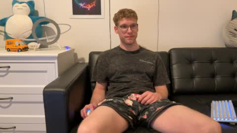 Snapshot of blueeyedtallguy chatting on January 8, 11:41 pm blueeyedtallguy online show from January 8, 11:41 pm