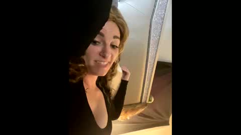 Snapshot of blueeyes1518 chatting on October 11, 7:17 pm blueeyes1518 online show from October 11, 7:17 pm