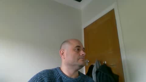 Snapshot of bobabator chatting on December 6, 12:00 pm bobabator online show from December 6, 12:00 pm