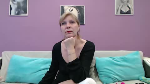 Snapshot of bobandchris33 chatting on February 22, 3:14 pm SlutWife online show from February 22, 3:14 pm