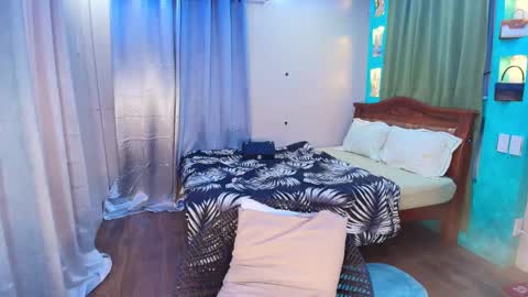 bombshelllaurax online show from April 30, 4:17 am