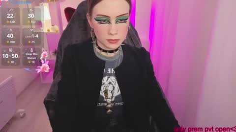 Karen online show from December 17, 8:15 pm