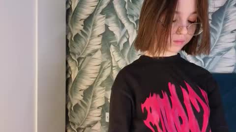 bondistar online show from December 17, 11:17 am