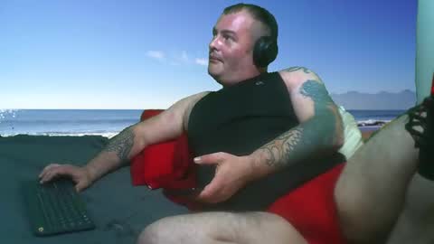 Snapshot of bongolian chatting on December 11, 6:47 am SkullBone online show from December 11, 6:47 am