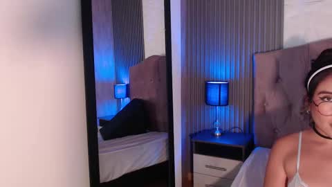 bonnali_lune online show from September 24, 11:00 pm