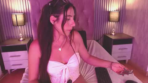 bonnali_lune online show from October 8, 10:59 pm