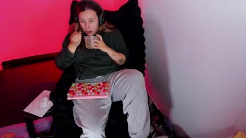 Bonnie Help me reach 500 likes online show from January 16, 2:42 am