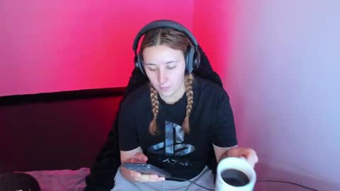 Bonnie Help me reach 500 likes online show from April 14, 6:55 pm