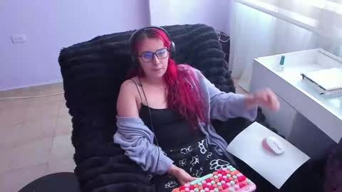Snapshot of bonnie_moon_ chatting on October 8, 6:47 pm Bonnie Help me reach 500 likes online show from October 8, 6:47 pm