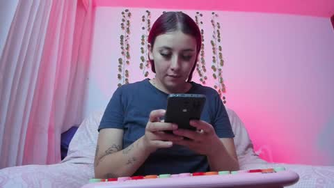 Snapshot of bonnie_moon_ chatting on January 19, 12:59 am Bonnie Help me reach 500 likes online show from January 19, 12:59 am