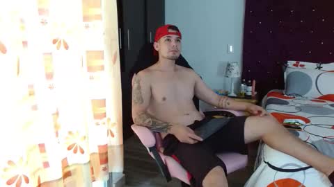 Snapshot of booyhott_ chatting on October 22, 7:48 pm booyhott_ online show from October 22, 7:48 pm