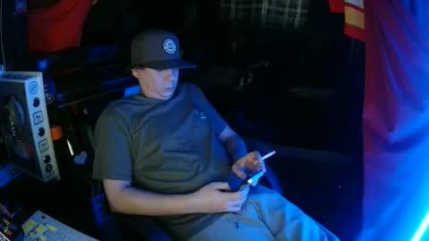 Bowerboi1217 online show from December 3, 6:08 pm