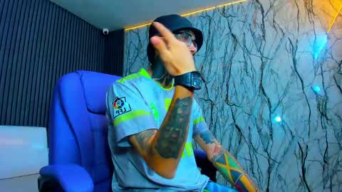 boy_tatto77 online show from March 18, 12:55 pm