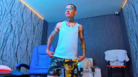 boy_tatto77 online show from June 22, 1:22 am