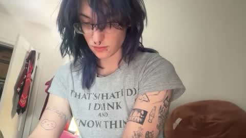 boywithbug online show from February 18, 5:02 pm