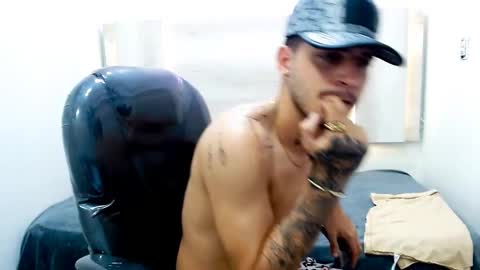 MAX online show from February 10, 5:52 pm