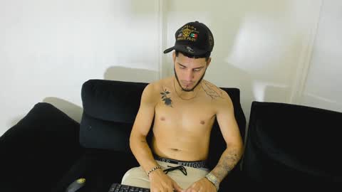 MAX online show from January 2, 9:39 pm