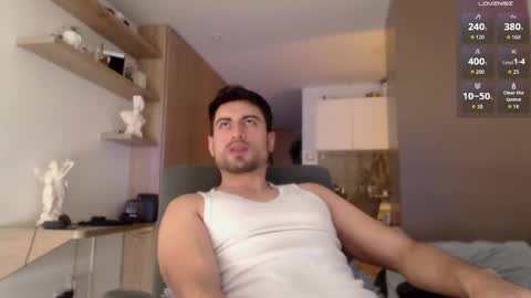 Snapshot of bradley_muscle chatting on October 3, 7:33 pm Bradley online show from October 3, 7:33 pm