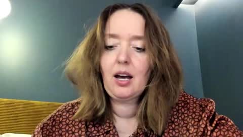 I see you X-twitter its braingirl online show from February 22, 8:55 pm