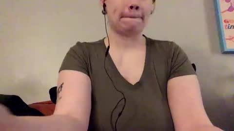 Snapshot of brattybunny94 chatting on October 13, 4:36 am Mistress Bunny online show from October 13, 4:36 am