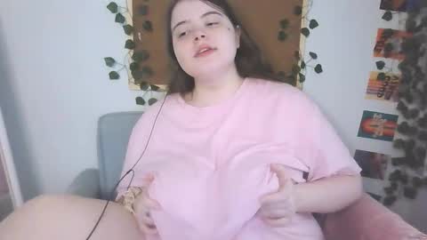 Snapshot of brattyprincess_emma chatting on October 1, 8:24 am Emma online show from October 1, 8:24 am