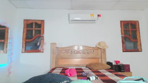 bratz_glloe online show from April 10, 6:30 am