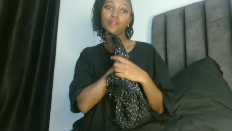 breelia online show from August 9, 5:13 am