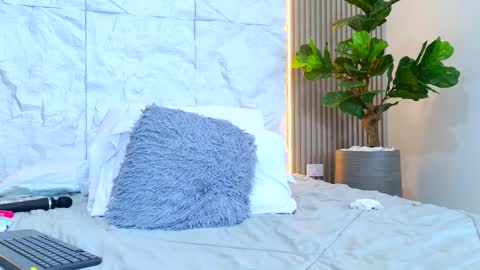 Brenda online show from March 3, 5:03 am