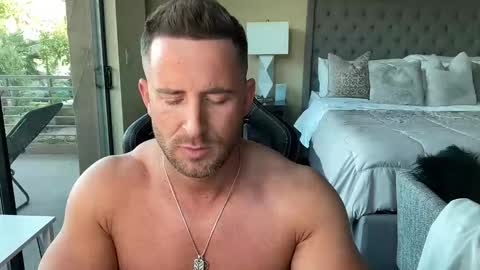 Snapshot of brettmycles chatting on October 23, 12:23 am Brett Mycles online show from October 23, 12:23 am