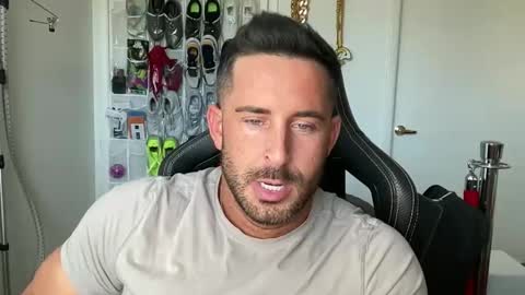 Brett Mycles online show from June 1, 1:34 pm