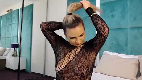 Brianna online show from December 4, 7:33 am