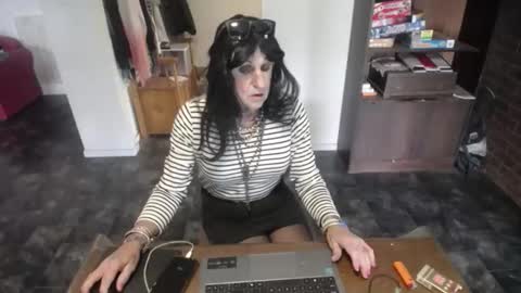 Snapshot of bridgetfouru chatting on October 24, 4:13 am bridgetfouru online show from October 24, 4:13 am