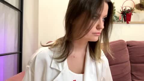 Mia online show from January 17, 11:59 am