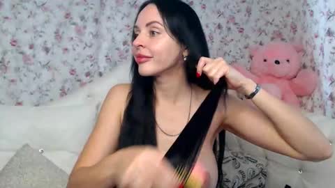 Snapshot of brilliant_doll chatting on September 30, 2:33 am Nika online show from September 30, 2:33 am