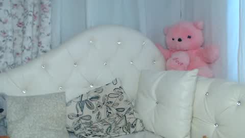 Snapshot of brilliant_doll chatting on January 11, 5:20 am Nika online show from January 11, 5:20 am