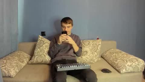 bristlebback online show from December 1, 7:06 am