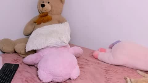 britanylin__ online show from February 4, 4:27 am