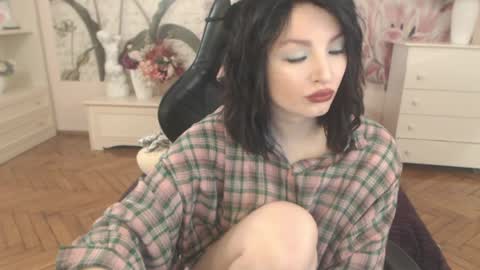 britneybarker online show from April 9, 4:16 am