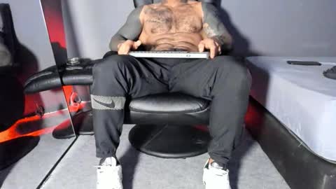 brockhurn_ online show from December 14, 11:33 pm