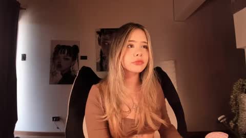 Nat  Independent model  Please help me to reach 200 thumbs up online show from March 28, 4:19 pm