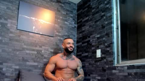 Snapshot of brucedallas chatting on October 12, 12:25 am brucedallas online show from October 12, 12:25 am