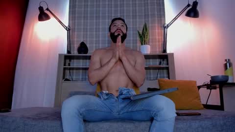 Andres Suarez online show from January 10, 3:50 pm